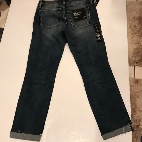 NWT SILVER JEANS BEAU GIRLFRIEND FIT MID RIDE CROP ANKLE HOLES 28 rips