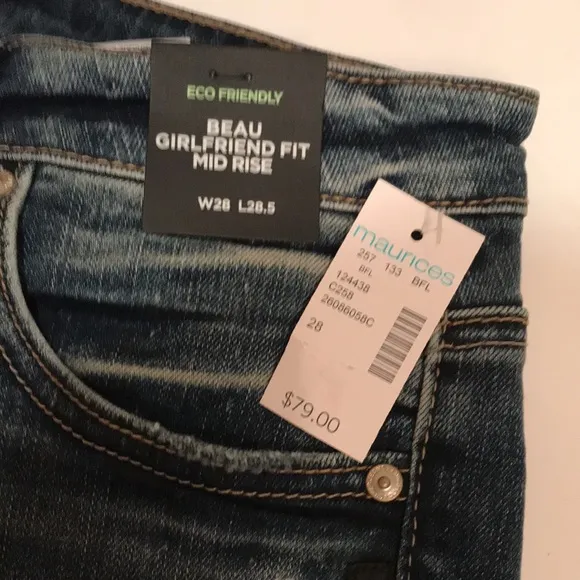 NWT SILVER JEANS BEAU GIRLFRIEND FIT MID RIDE CROP ANKLE HOLES 28 rips