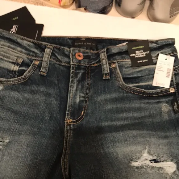 NWT SILVER JEANS BEAU GIRLFRIEND FIT MID RIDE CROP ANKLE HOLES 28 rips