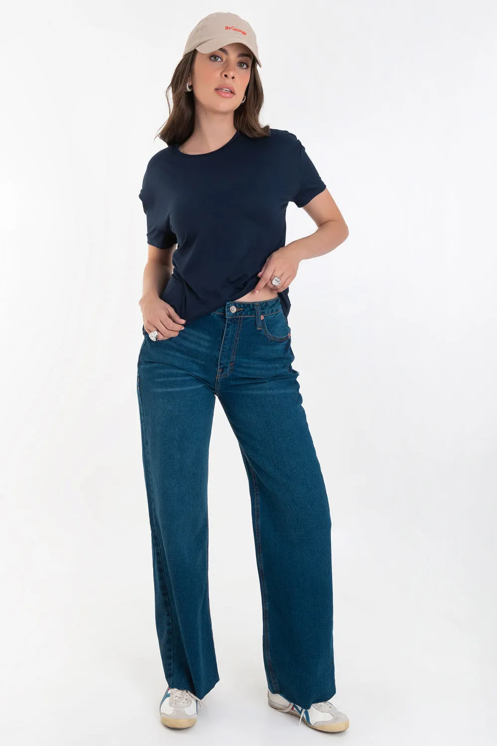 Pantalón denim fit flare con rotos