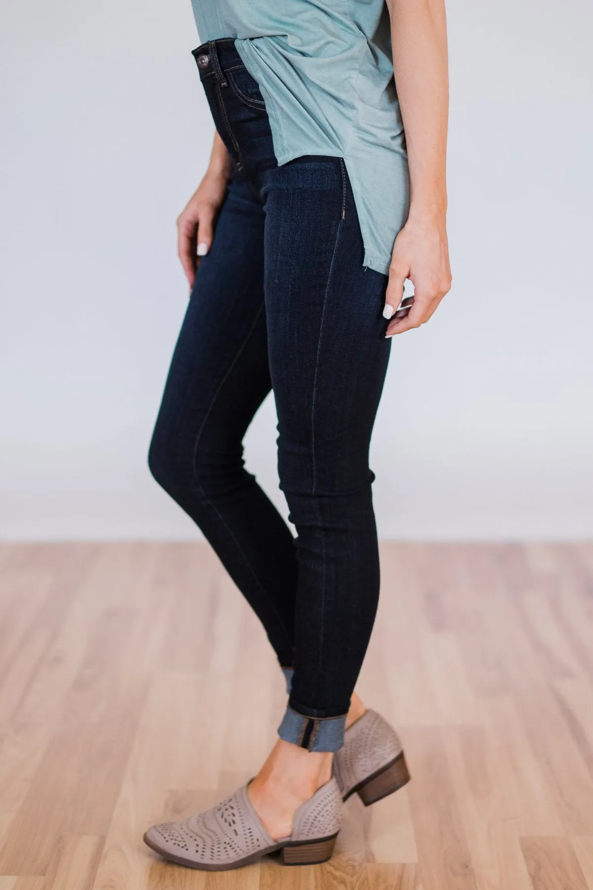 Sneak Peek Jeans- Kimberly Wash