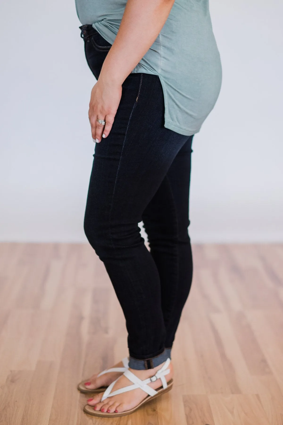 Sneak Peek Jeans- Kimberly Wash