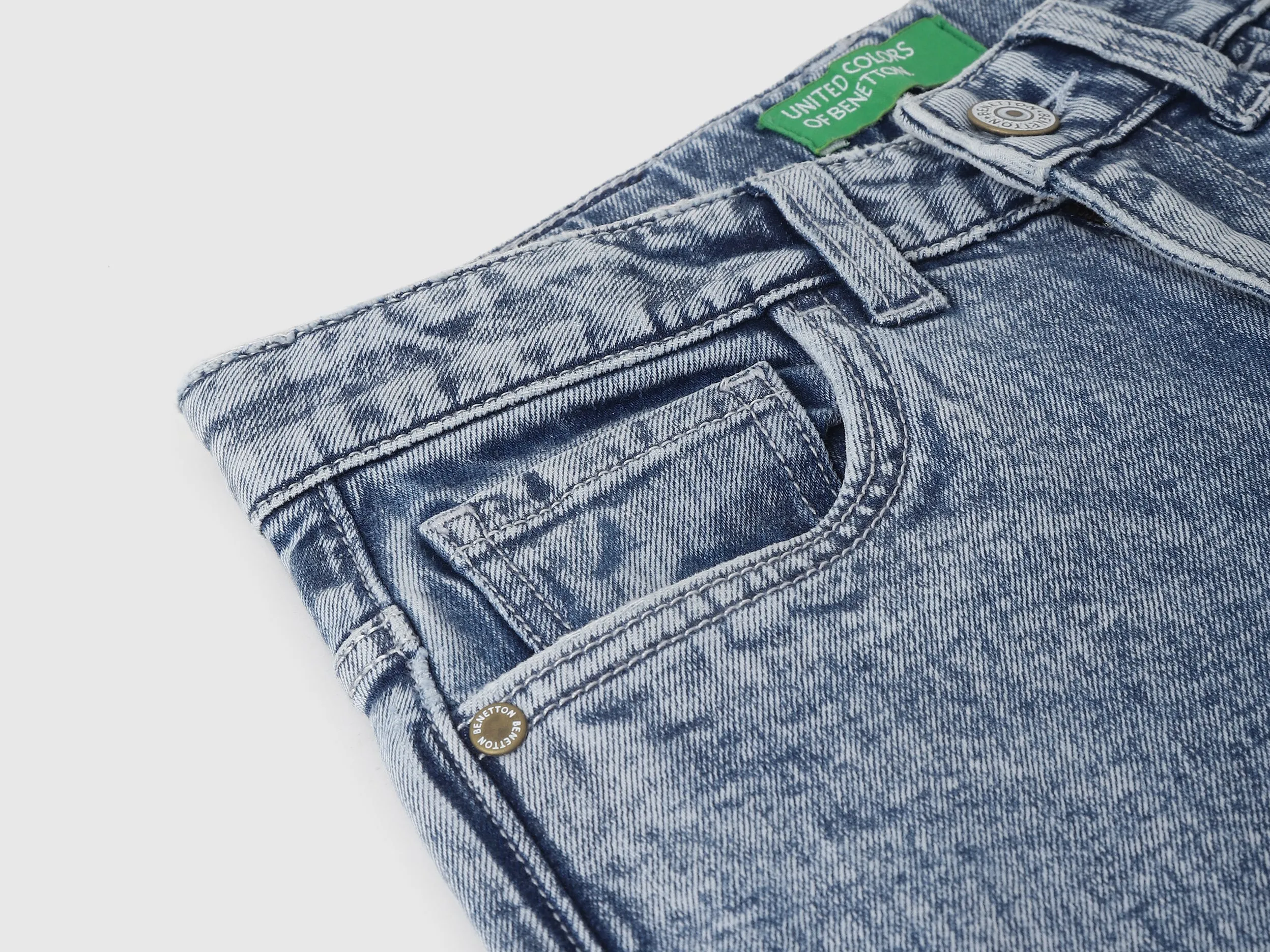 Solid Pattern Straight Fit Jeans