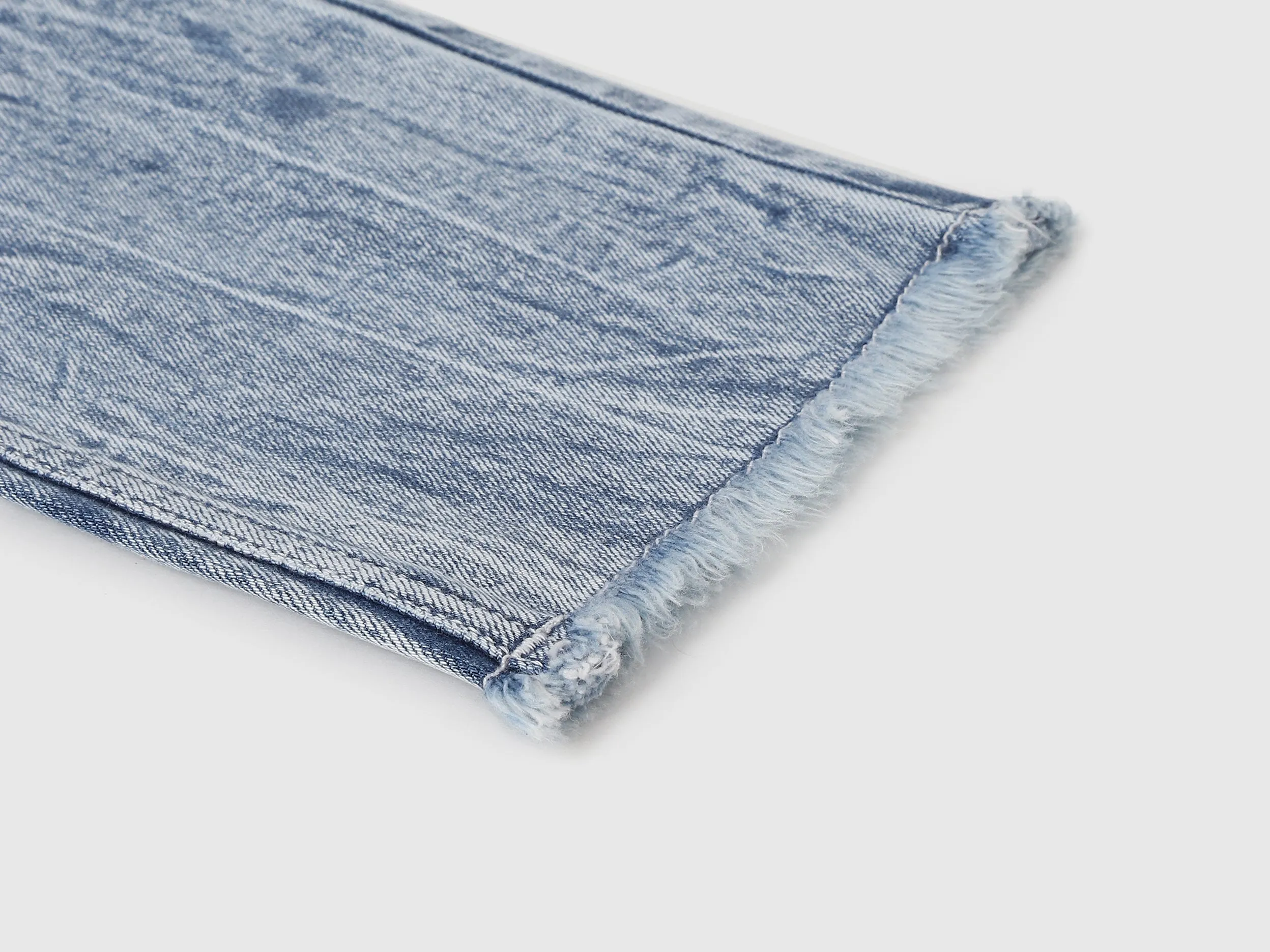 Solid Pattern Straight Fit Jeans