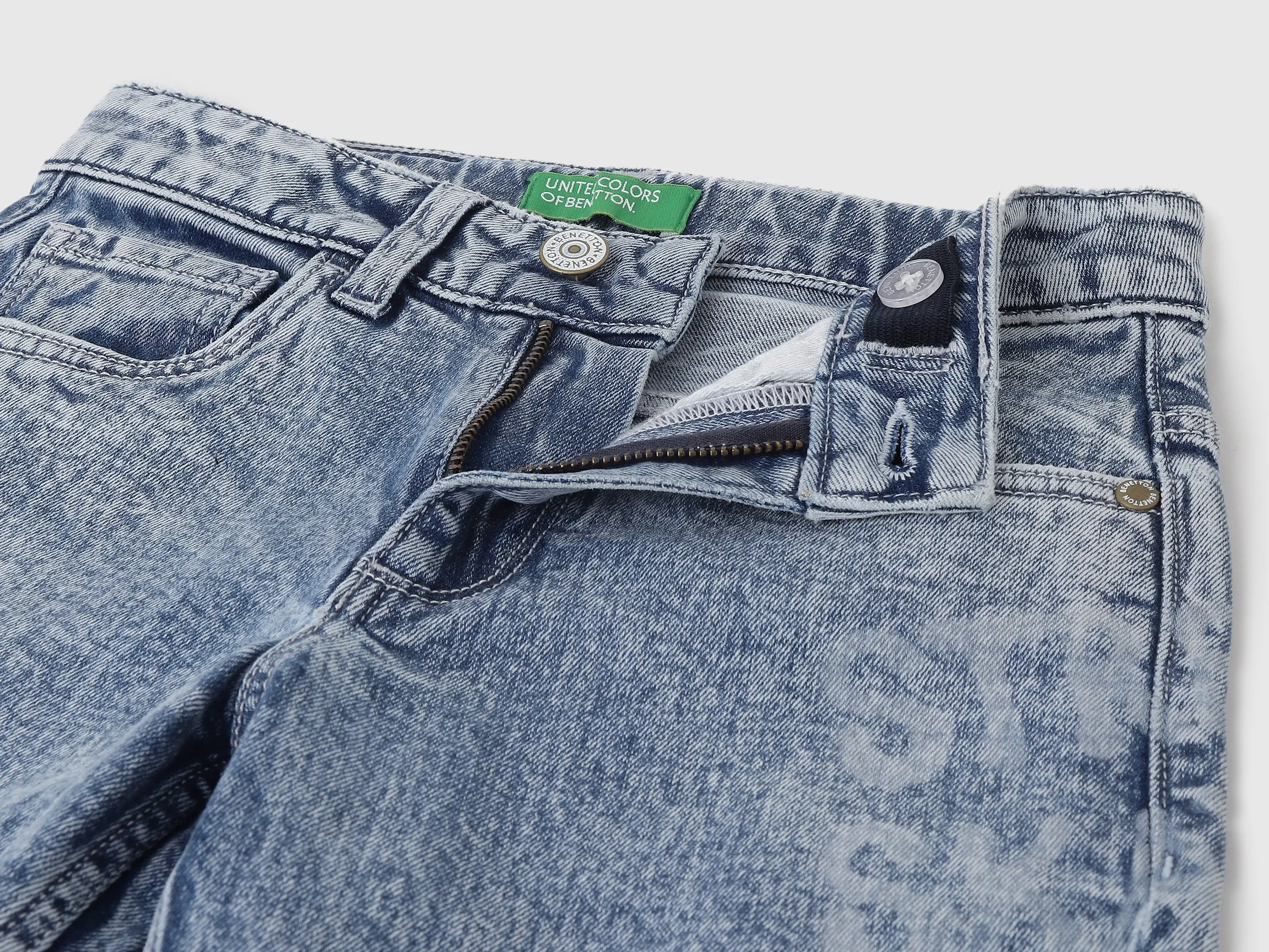 Solid Pattern Straight Fit Jeans