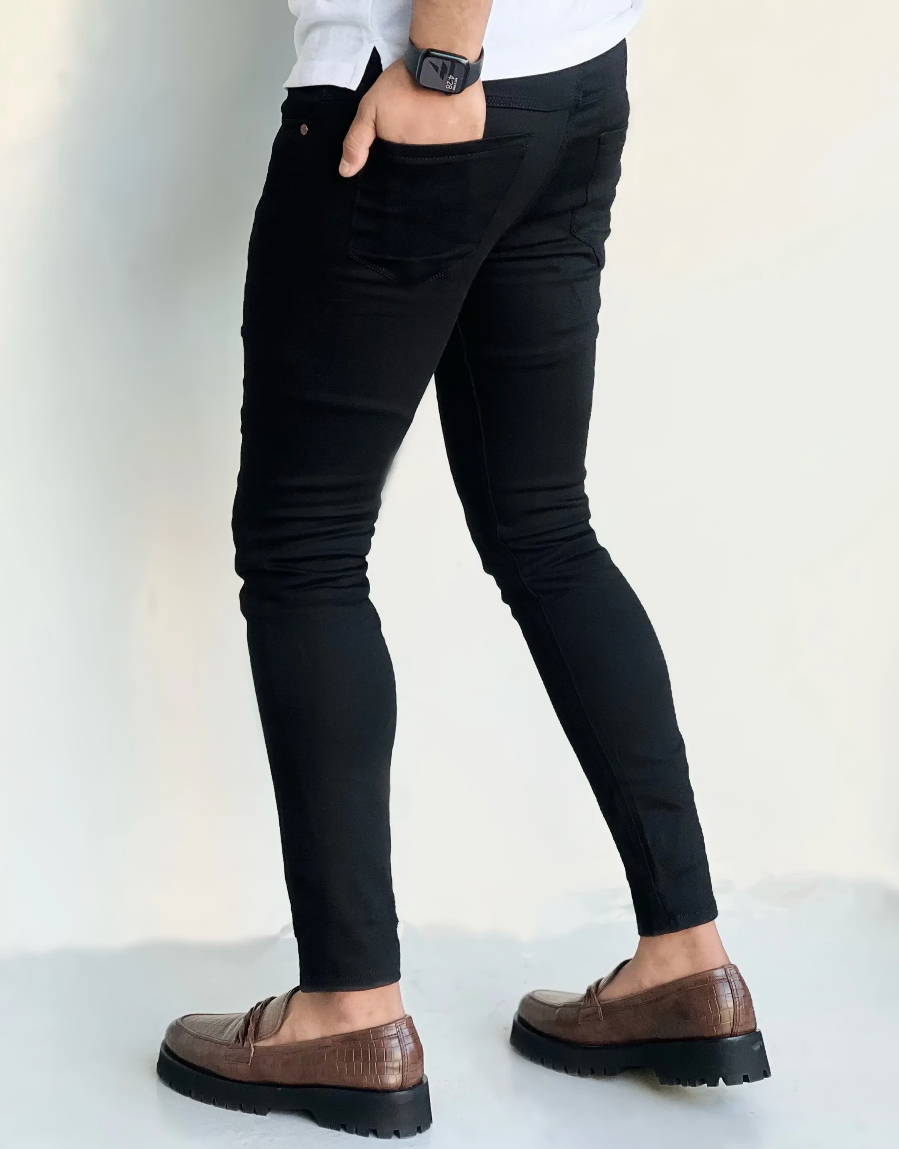 STRETCHABLE SLIM FIT JEANS (JET BLACK) 01