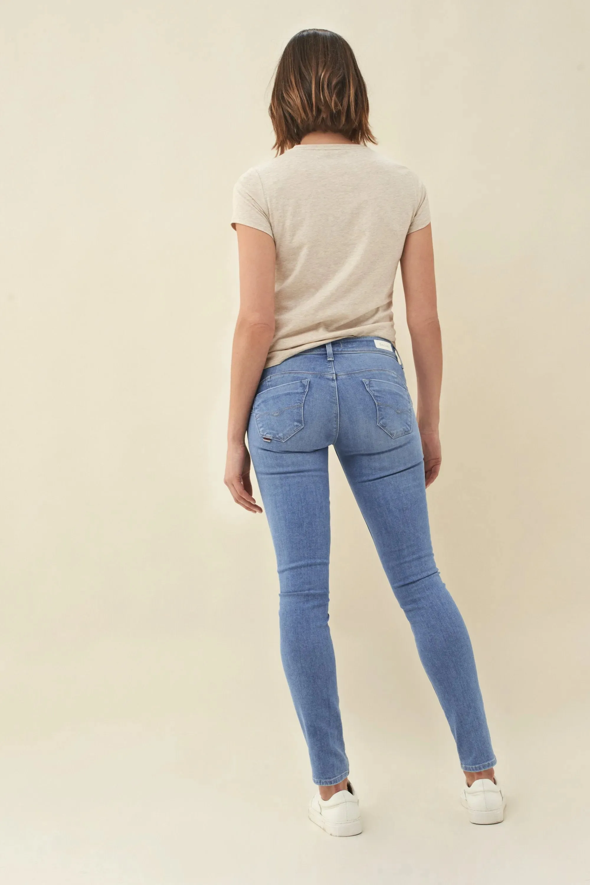 VAQUEROS PUSH UP WONDER SKINNY CINTURA MEDIA