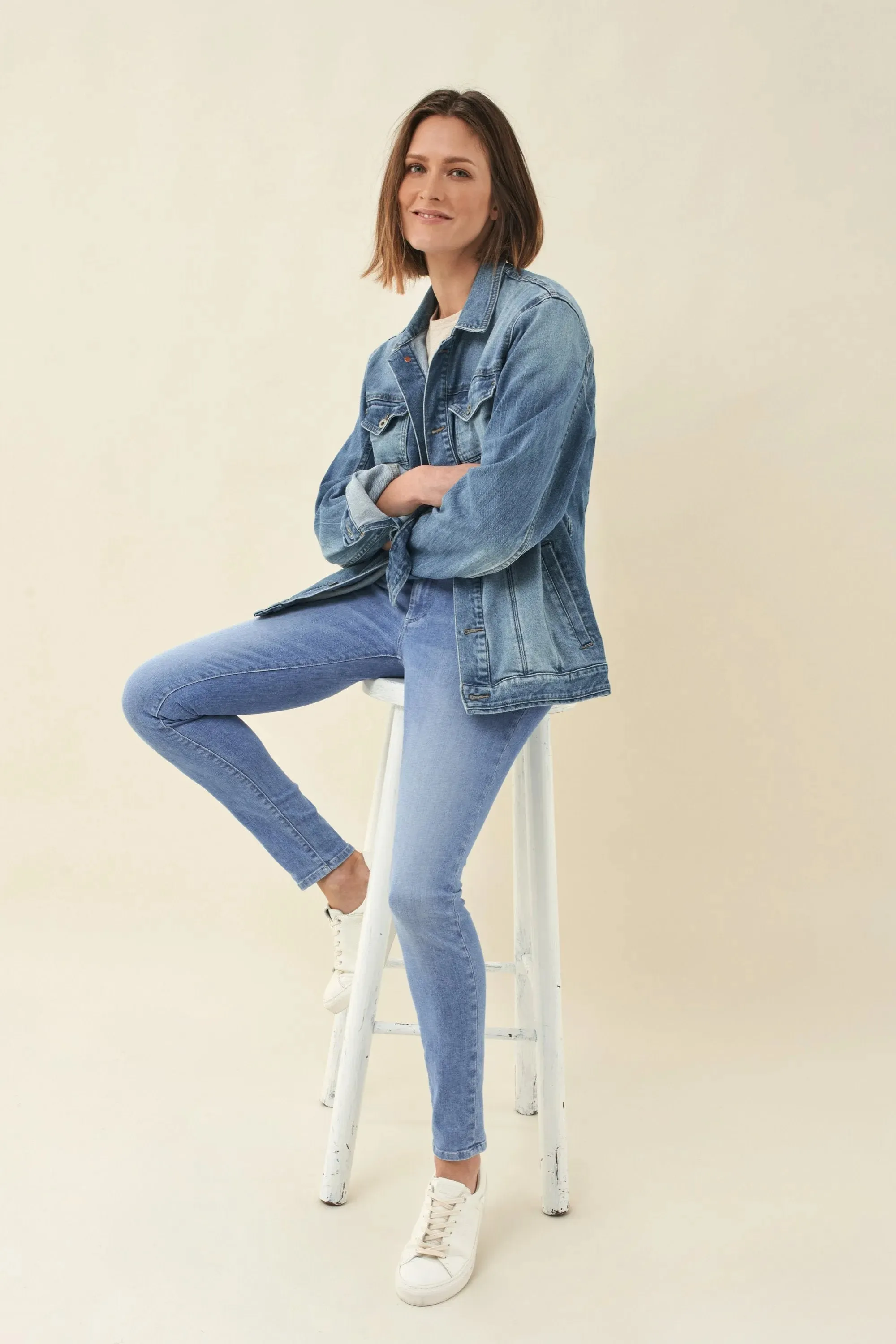 VAQUEROS PUSH UP WONDER SKINNY CINTURA MEDIA