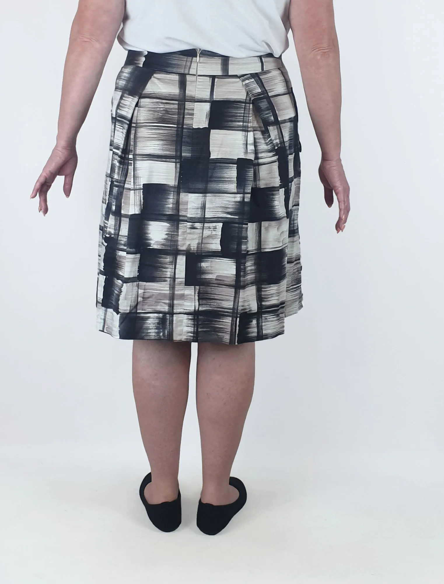 Veronica Mane black and white print skirt size 16
