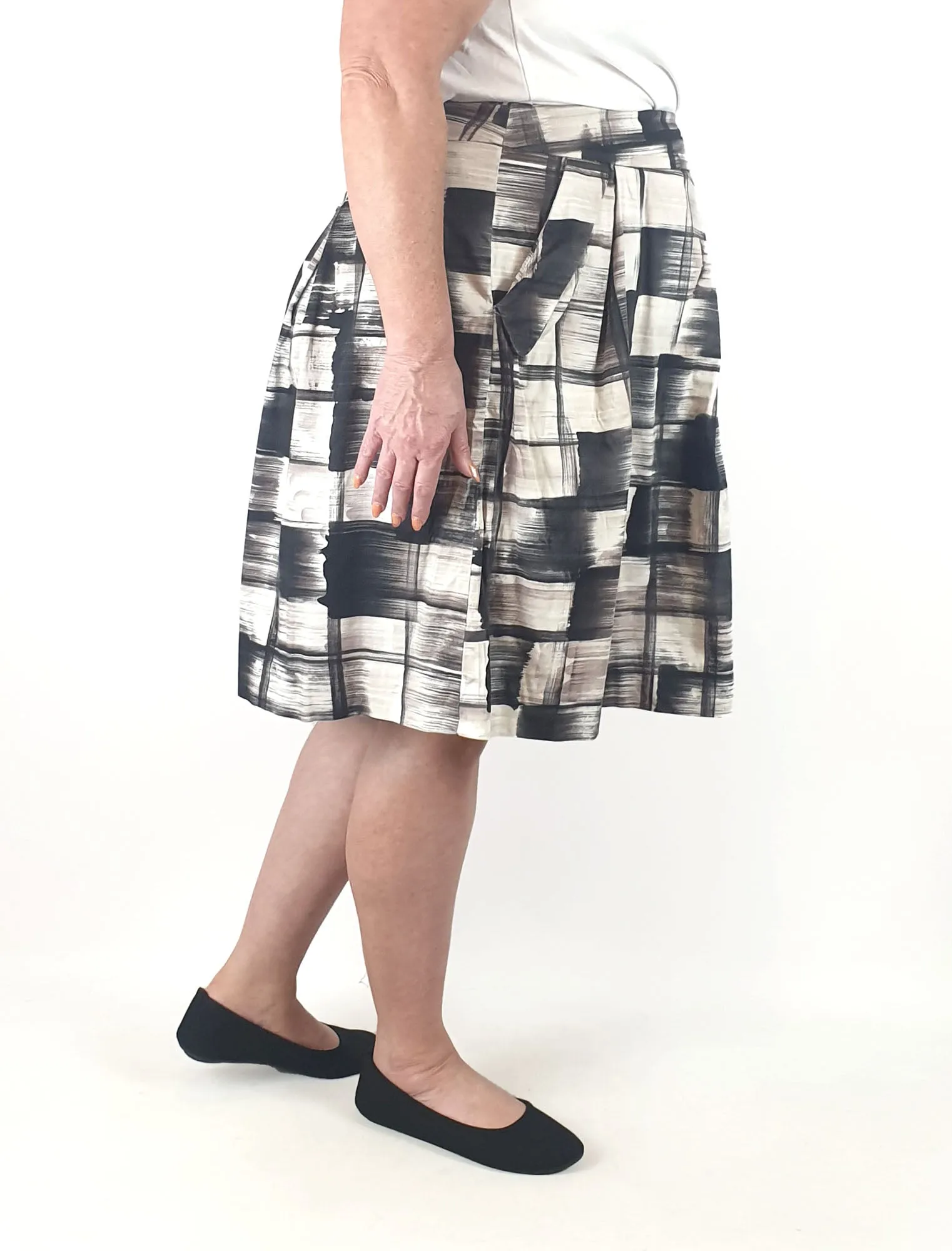 Veronica Mane black and white print skirt size 16