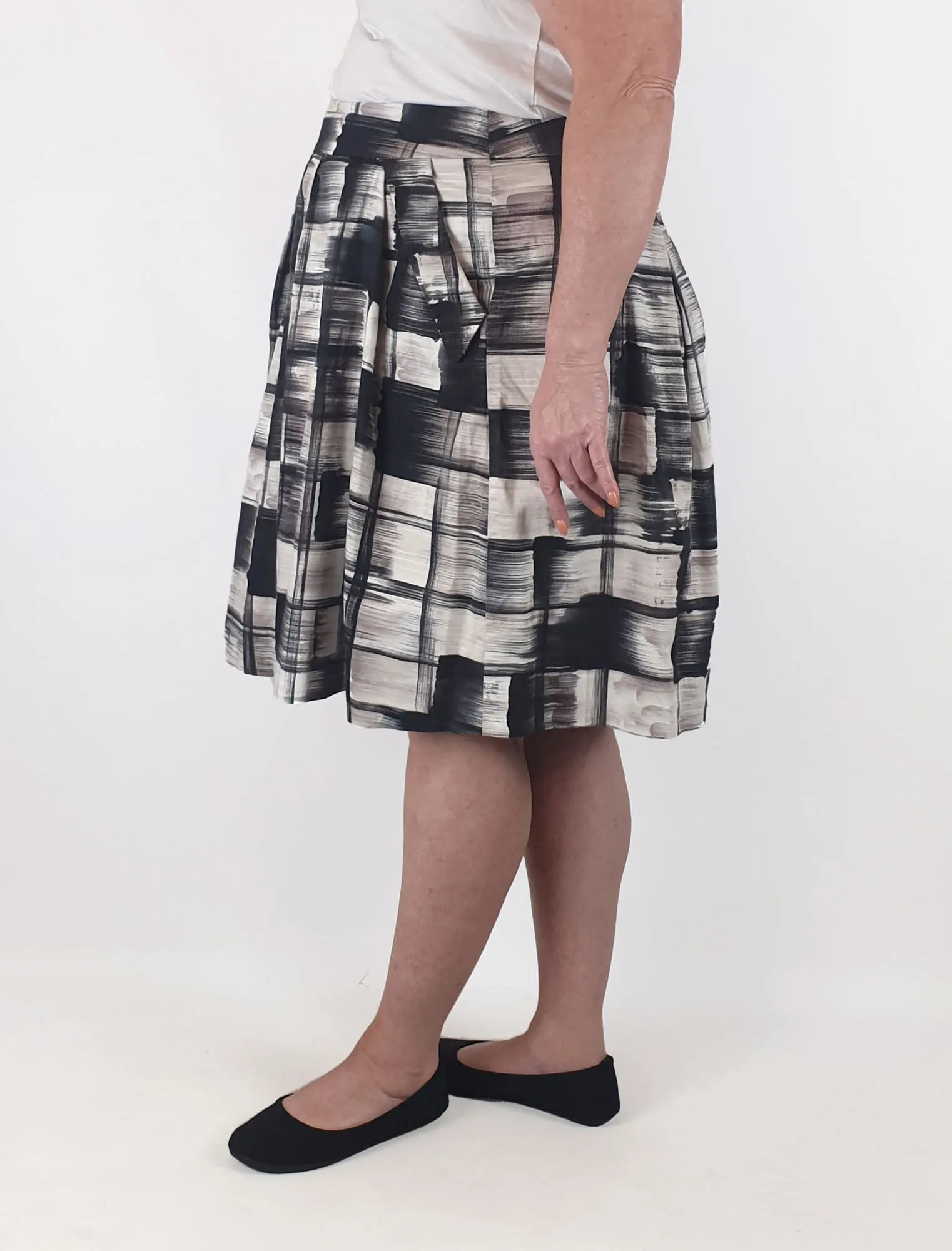 Veronica Mane black and white print skirt size 16