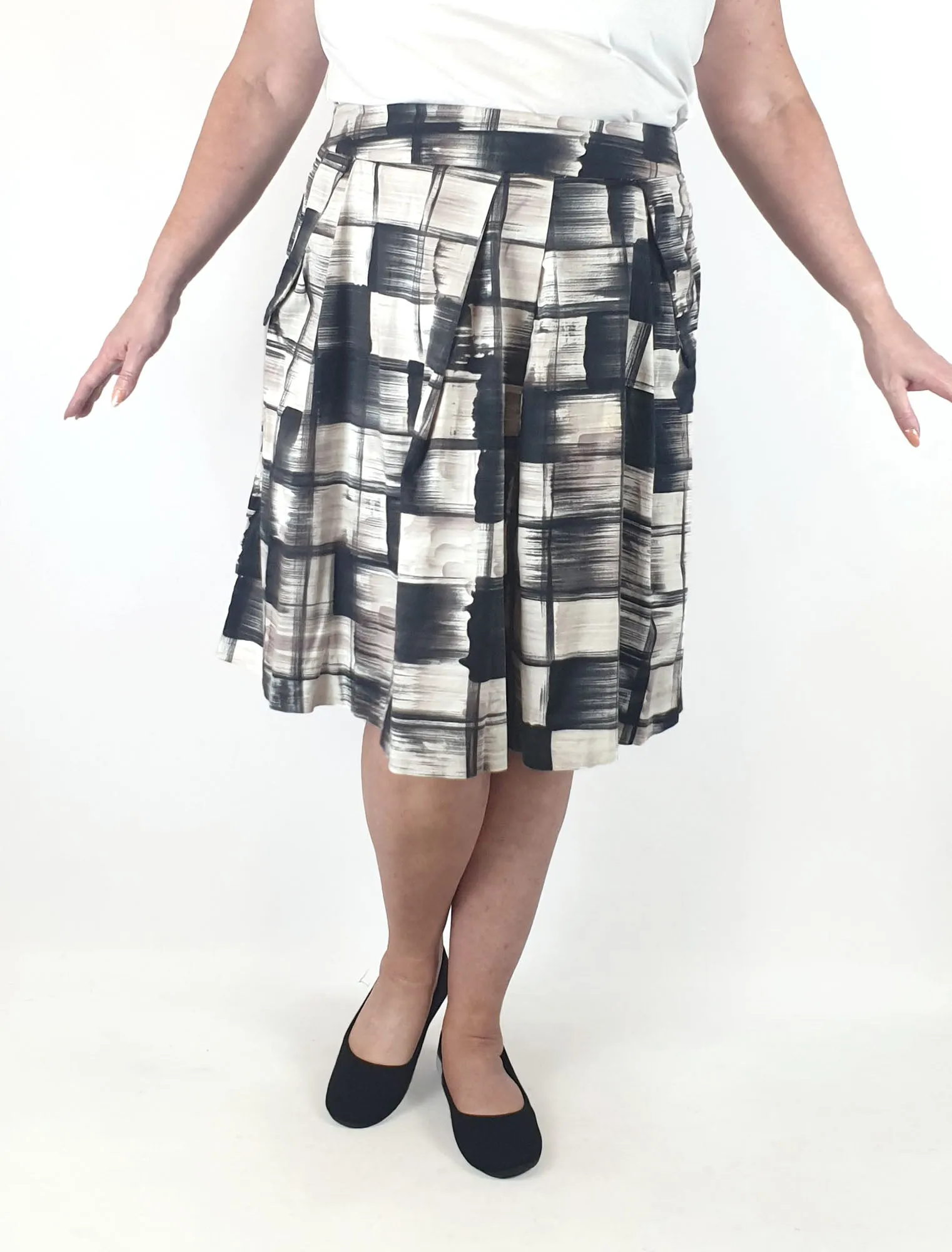 Veronica Mane black and white print skirt size 16