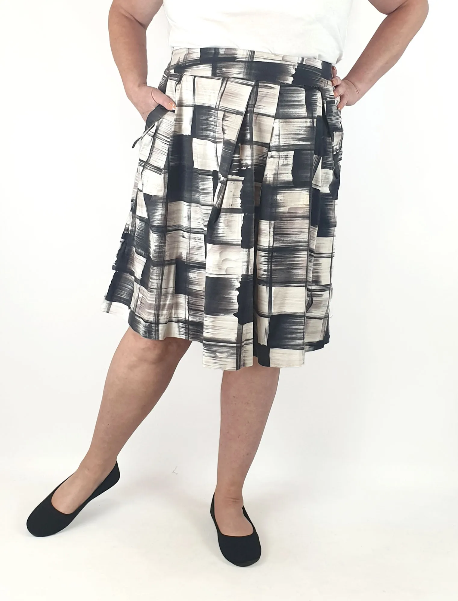 Veronica Mane black and white print skirt size 16